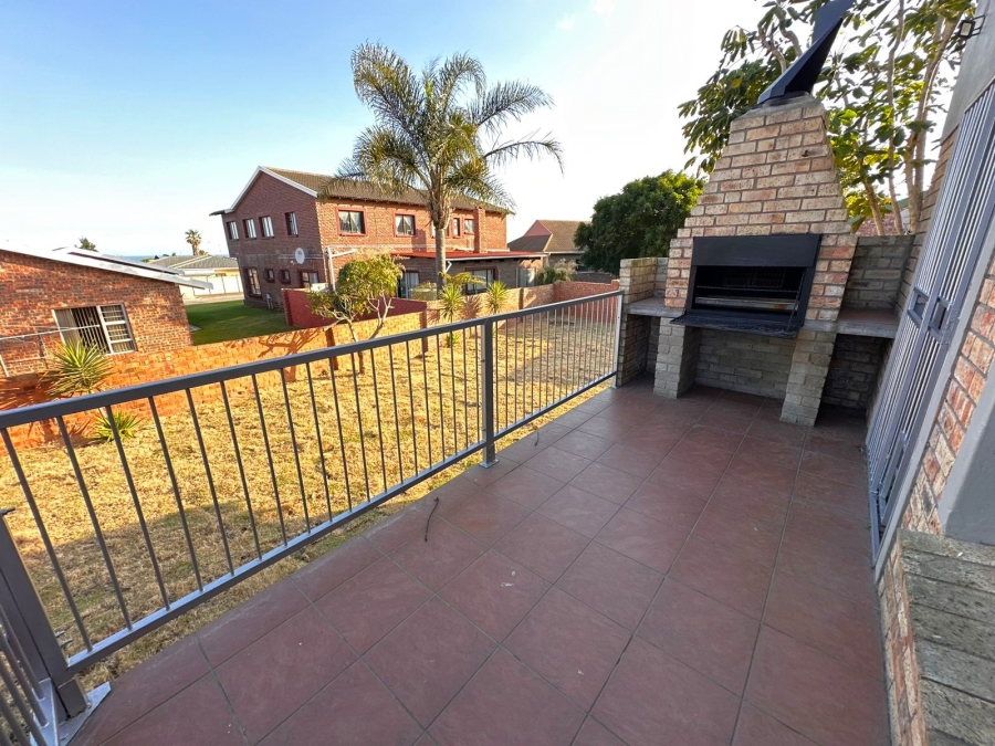 3 Bedroom Property for Sale in Wavecrest Eastern Cape